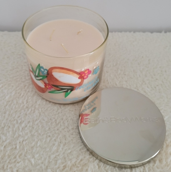 ⭕️SOLD⭕Bath & Body Works Sleigh Rides Snuggles Country Apple Mist Coconut Candle - Picture 8 of 8